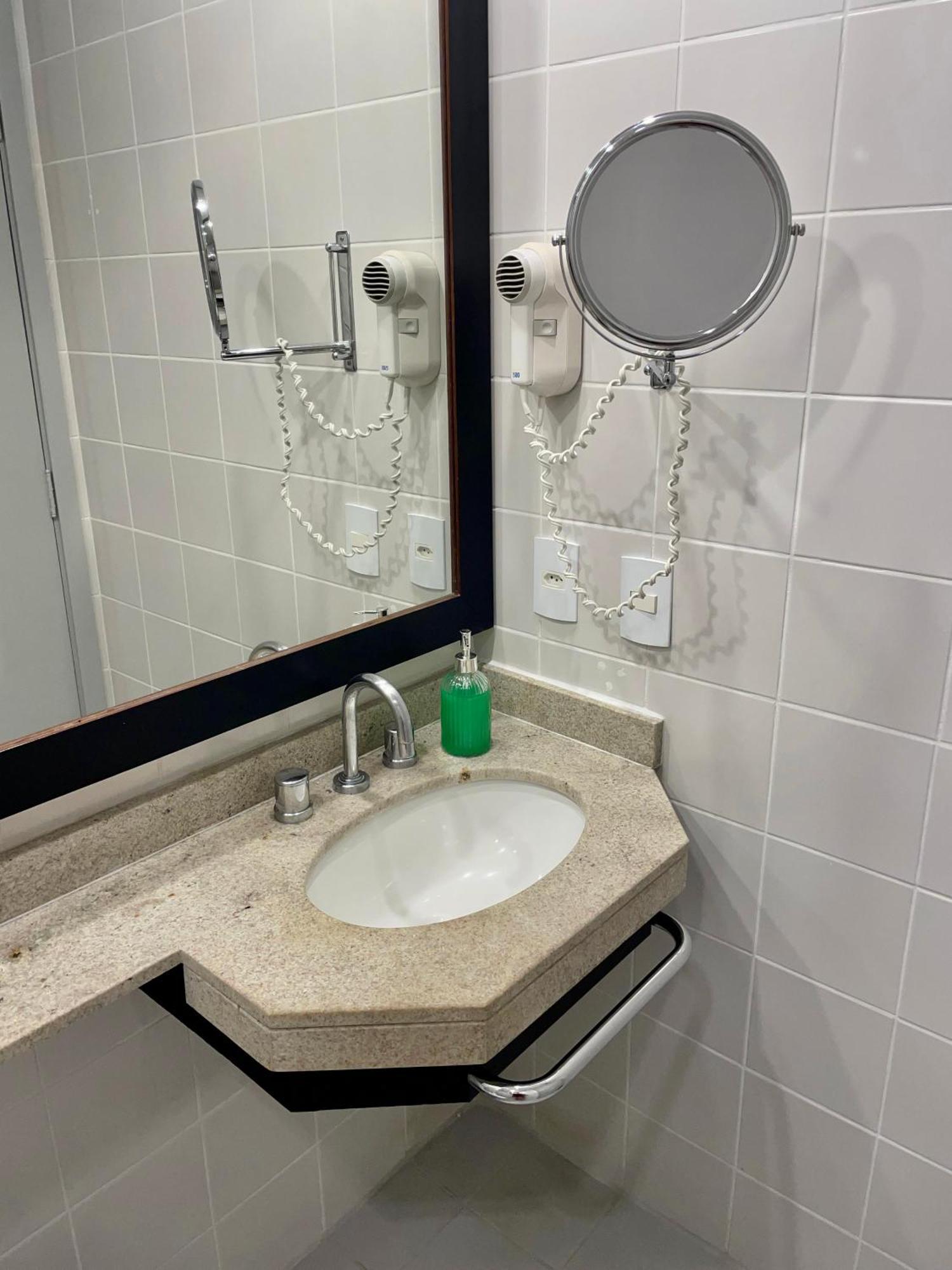 Flat Executivo No Mel. Ibirapuera Com Piscina, Vaga E Limpeza São Paulo